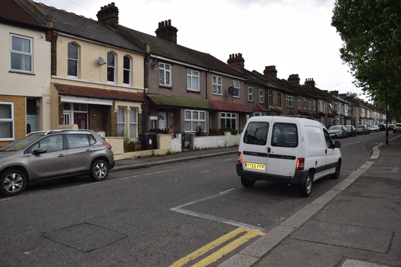 Two Bedroom Flat St Andrews Road 런던 외부 사진
